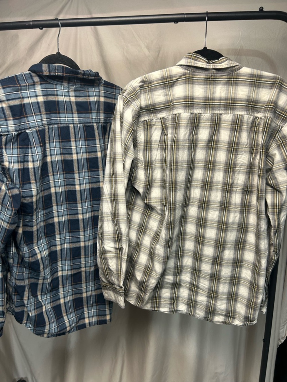 2 Carhart relaxed fit long sleeve flannels both sz L - Picture 6 of 6